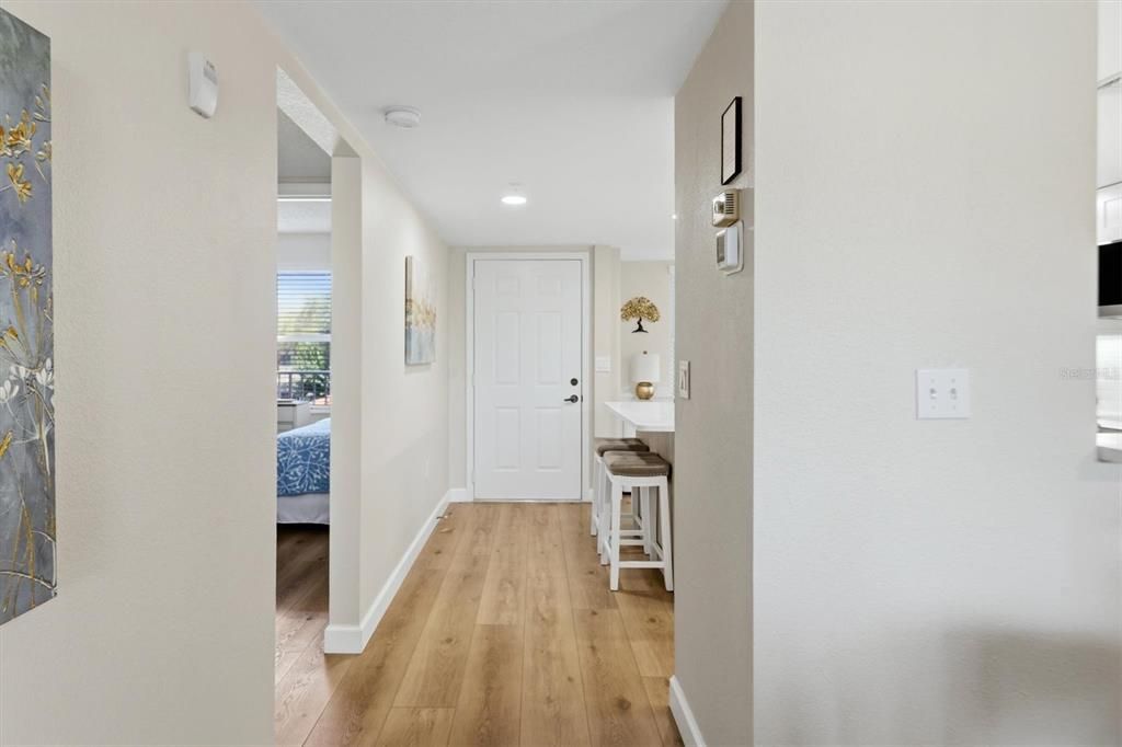 For Sale: $329,000 (2 beds, 2 baths, 1106 Square Feet)