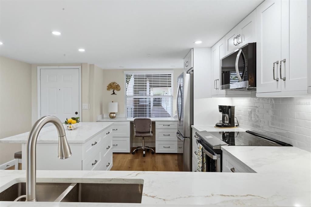For Sale: $329,000 (2 beds, 2 baths, 1106 Square Feet)
