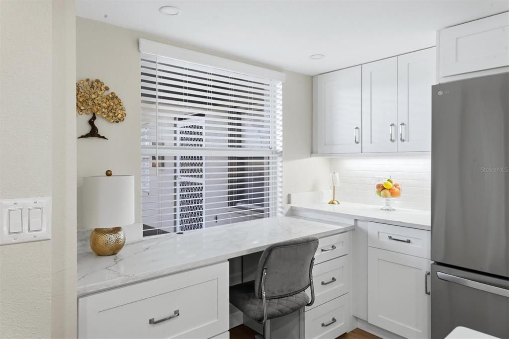 For Sale: $329,000 (2 beds, 2 baths, 1106 Square Feet)