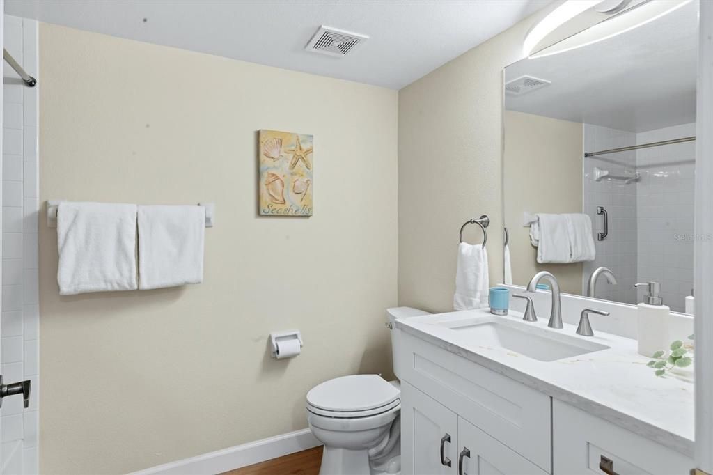 For Sale: $329,000 (2 beds, 2 baths, 1106 Square Feet)