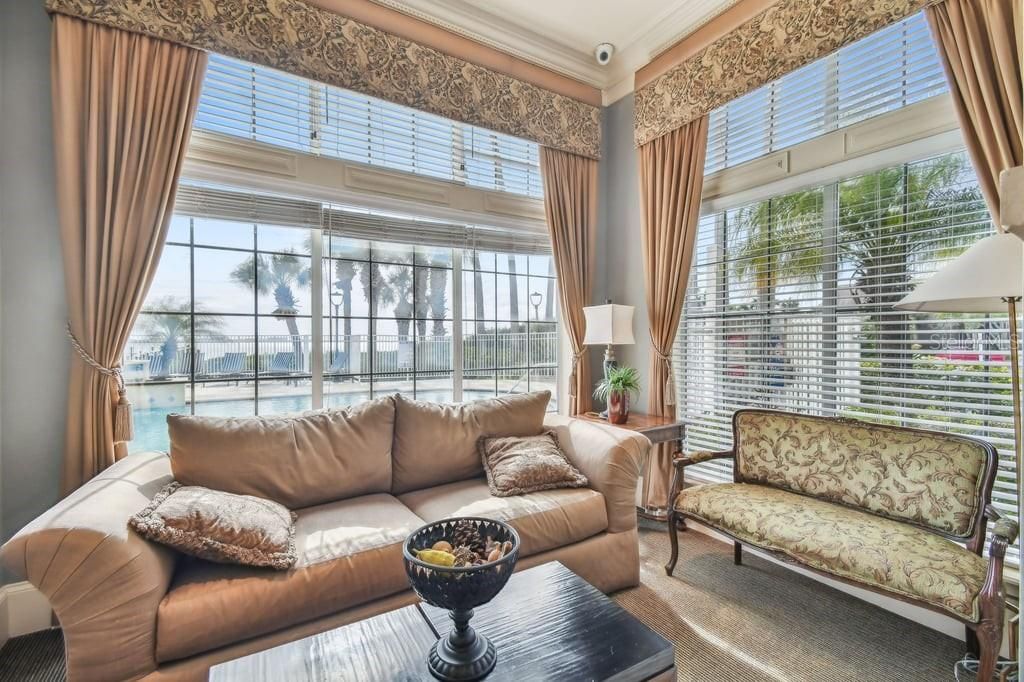 En Venta: $289,000 (1 camas, 1 baños, 964 Pies cuadrados)
