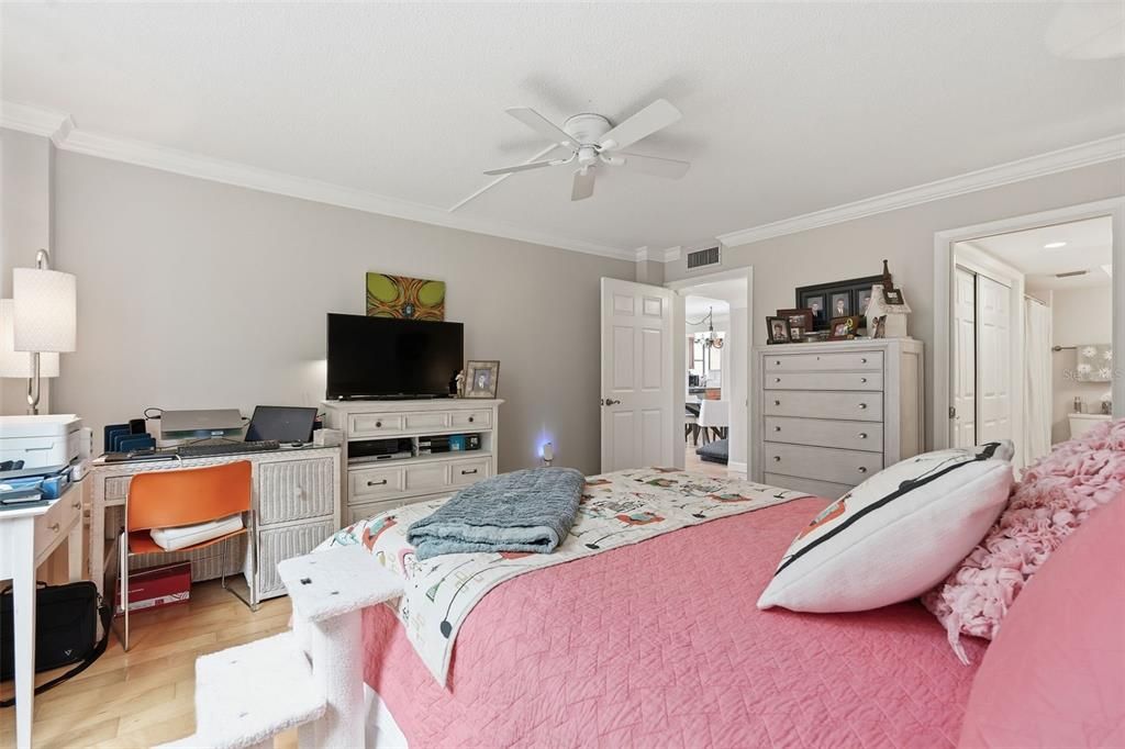 For Rent: $1,900 (2 beds, 2 baths, 1200 Square Feet)