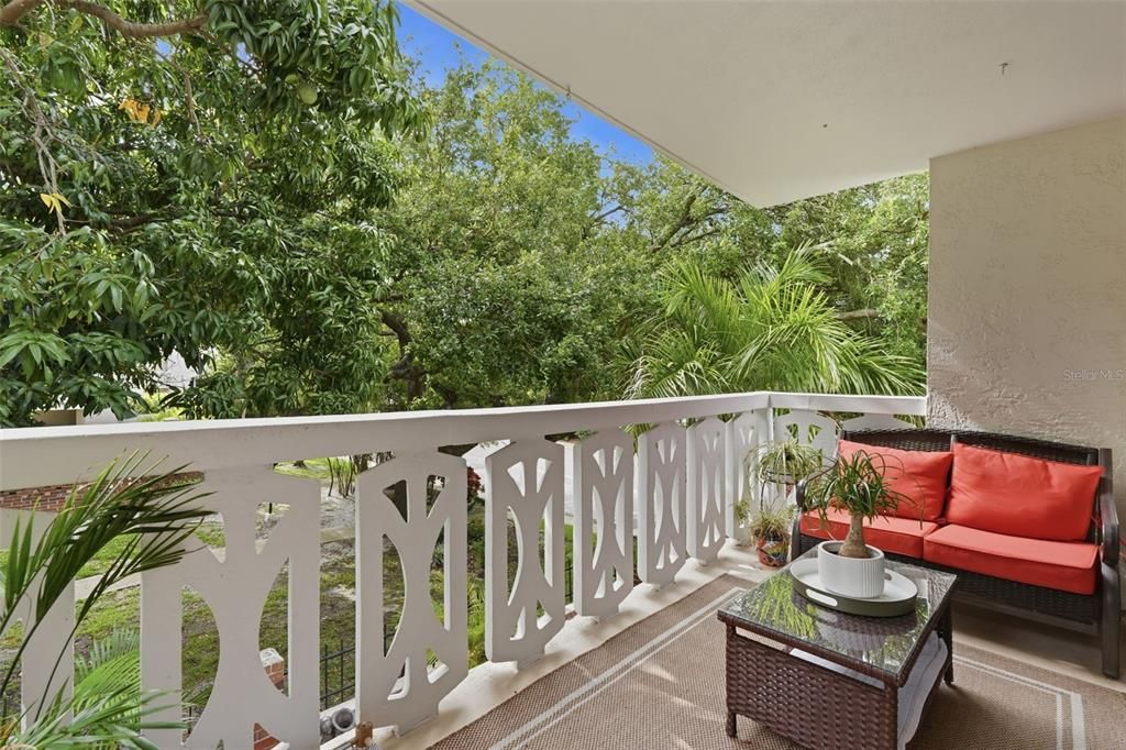 For Rent: $1,900 (2 beds, 2 baths, 1200 Square Feet)