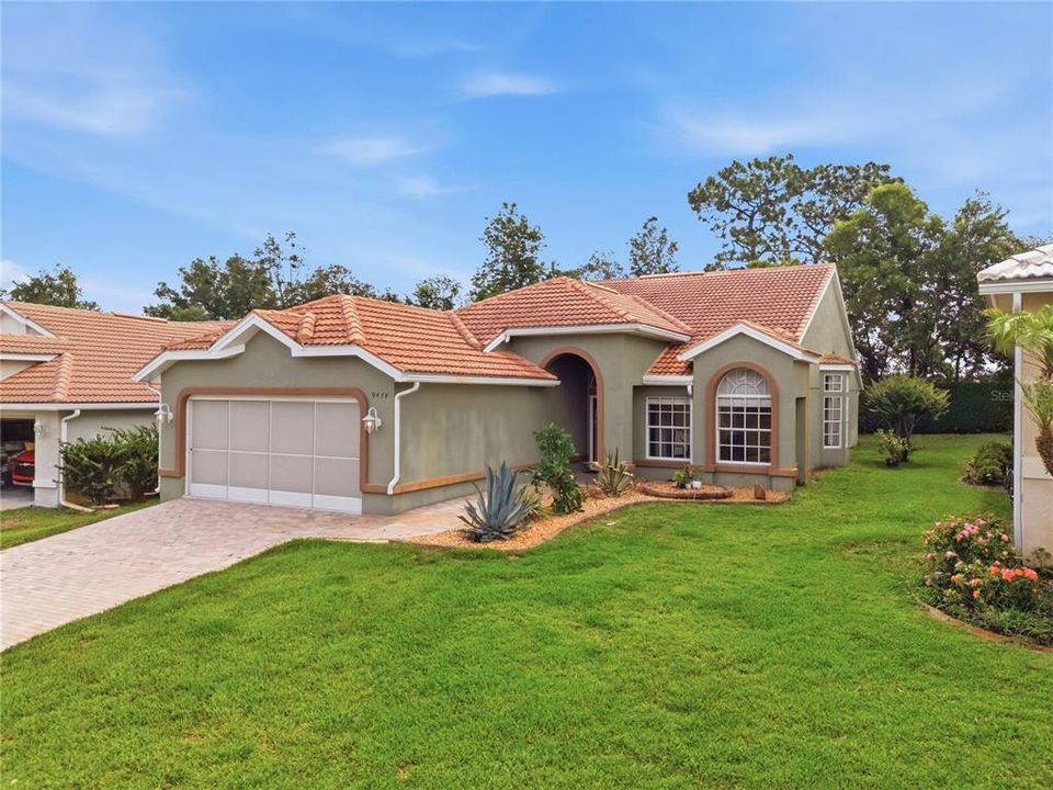 For Sale: $275,000 (3 beds, 2 baths, 2112 Square Feet)