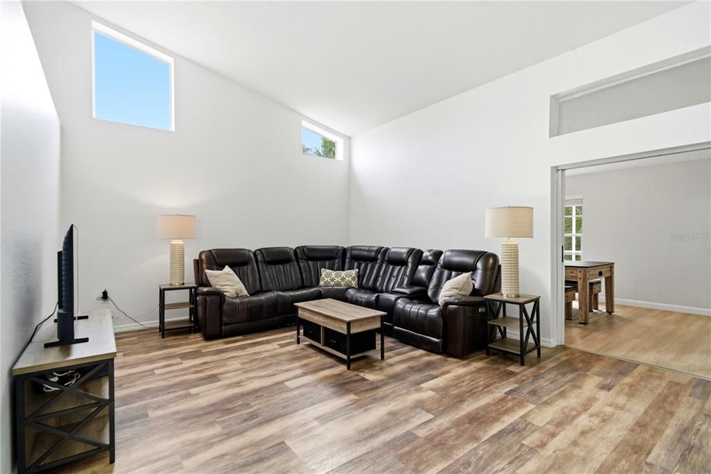 For Sale: $275,000 (3 beds, 2 baths, 2112 Square Feet)