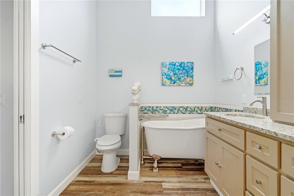 For Sale: $275,000 (3 beds, 2 baths, 2112 Square Feet)