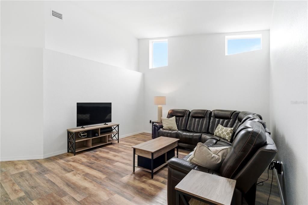 For Sale: $275,000 (3 beds, 2 baths, 2112 Square Feet)