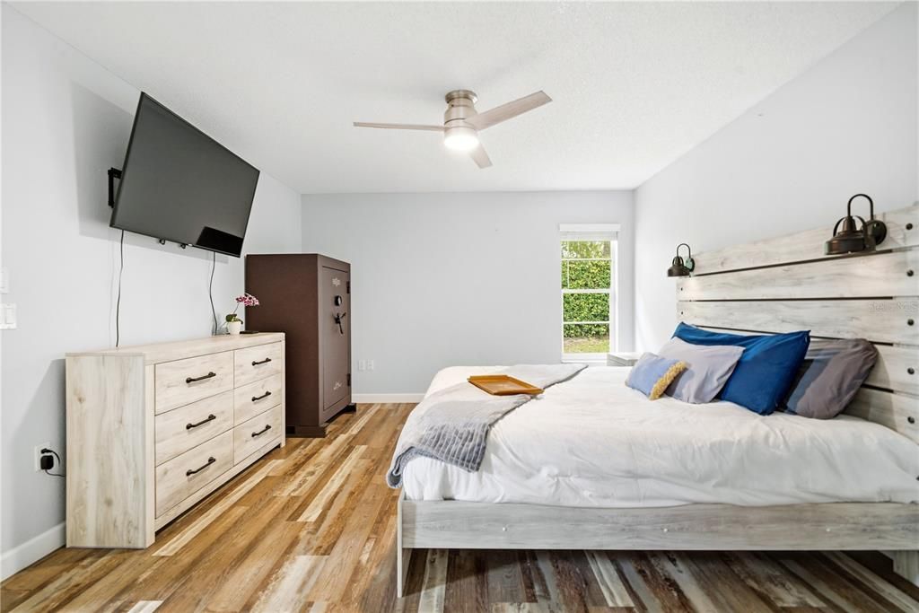 For Sale: $275,000 (3 beds, 2 baths, 2112 Square Feet)