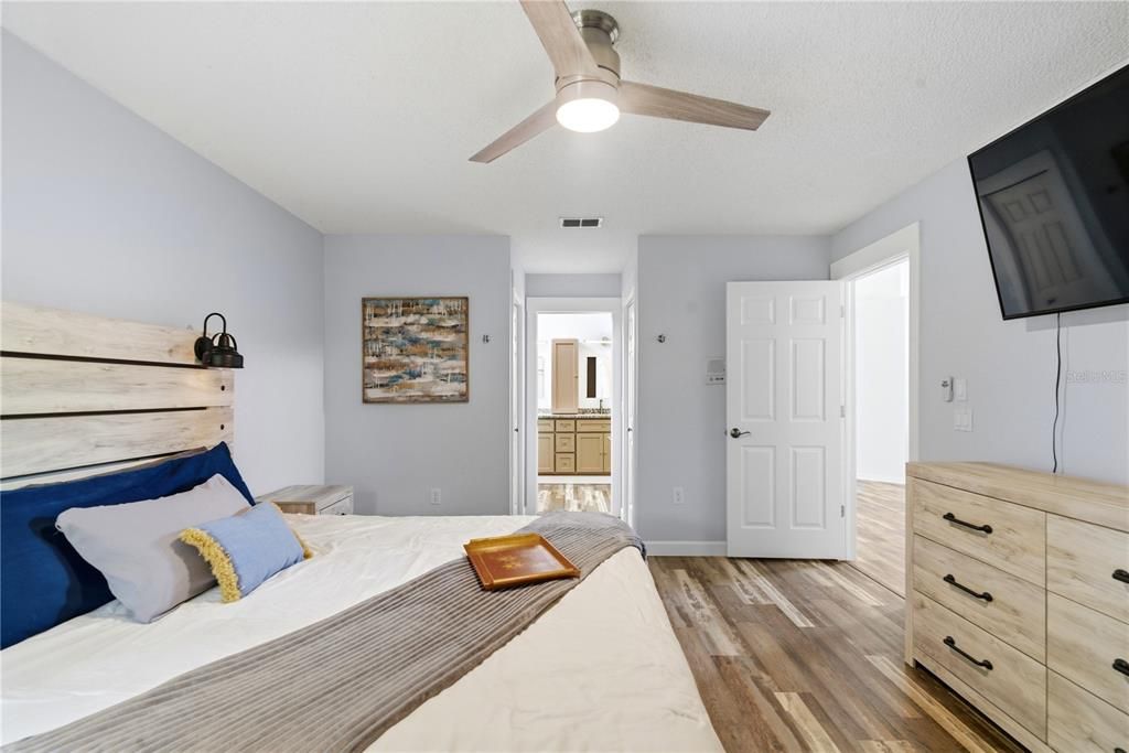 For Sale: $275,000 (3 beds, 2 baths, 2112 Square Feet)