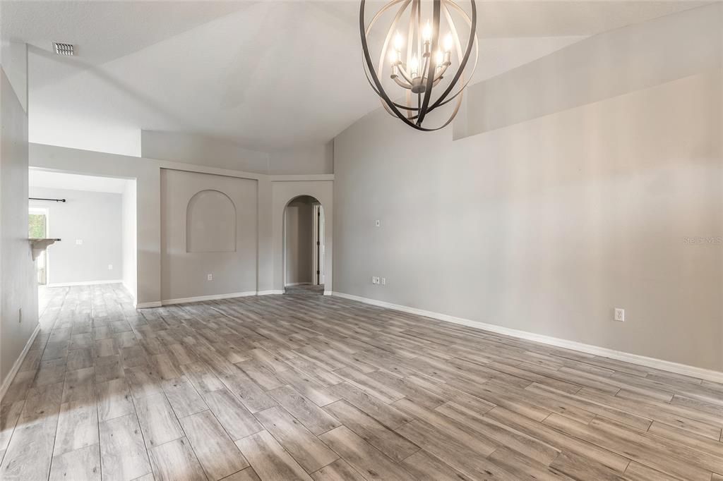 На продажу: $380,000 (4 спален, 2 ванн, 1874 Квадратных фут)