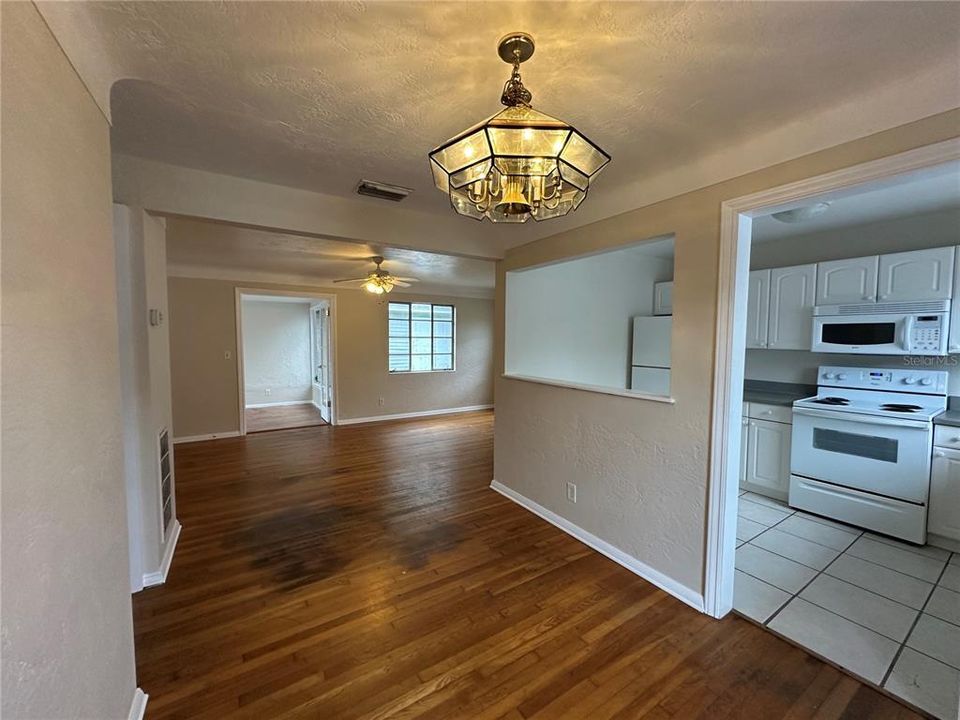 В аренду: $1,950 (2 спален, 1 ванн, 888 Квадратных фут)