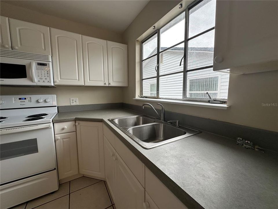 В аренду: $1,950 (2 спален, 1 ванн, 888 Квадратных фут)