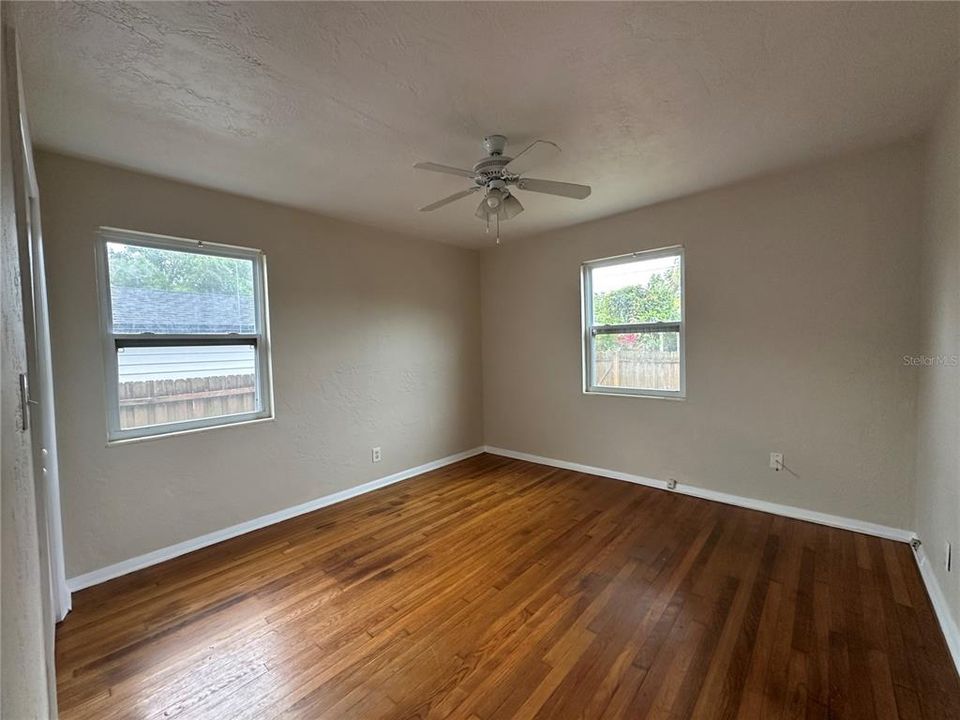 В аренду: $1,950 (2 спален, 1 ванн, 888 Квадратных фут)