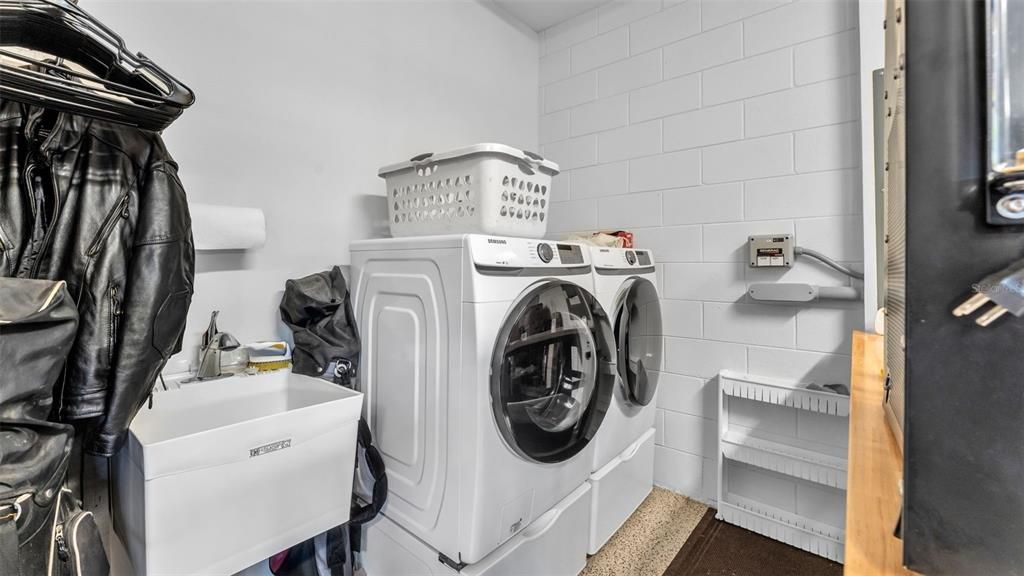 For Rent: $3,000 (2 beds, 2 baths, 1664 Square Feet)