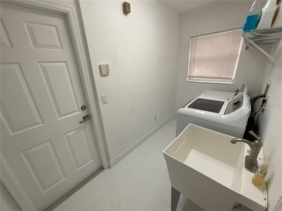 En Renta: $3,750 (5 camas, 2 baños, 2874 Pies cuadrados)