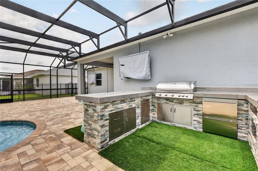 For Sale: $605,000 (4 beds, 2 baths, 2024 Square Feet)