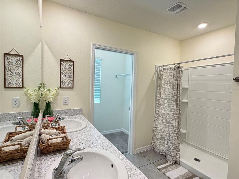 For Sale: $314,900 (5 beds, 3 baths, 2661 Square Feet)