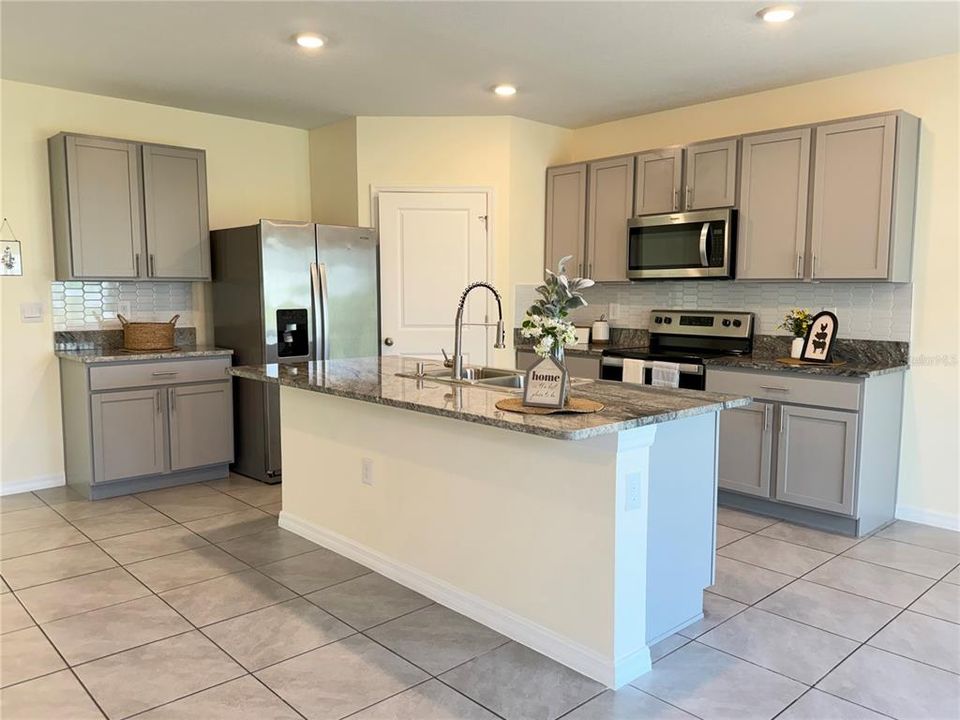 For Sale: $314,900 (5 beds, 3 baths, 2661 Square Feet)