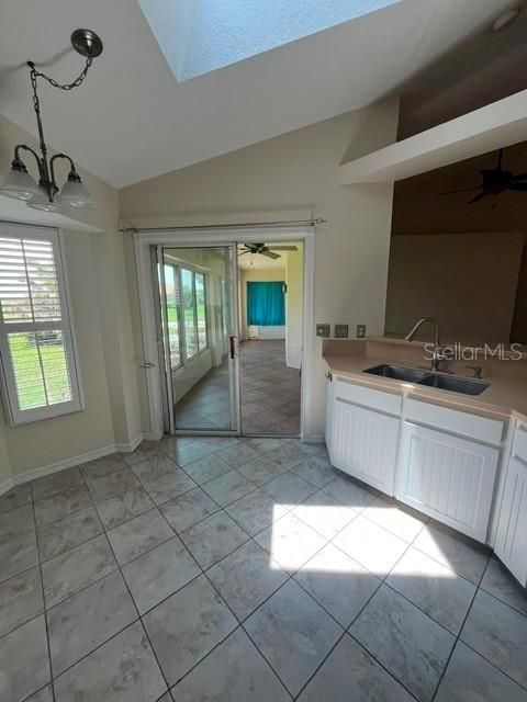 For Rent: $1,900 (3 beds, 2 baths, 1552 Square Feet)
