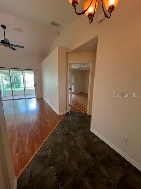 For Rent: $1,900 (3 beds, 2 baths, 1552 Square Feet)