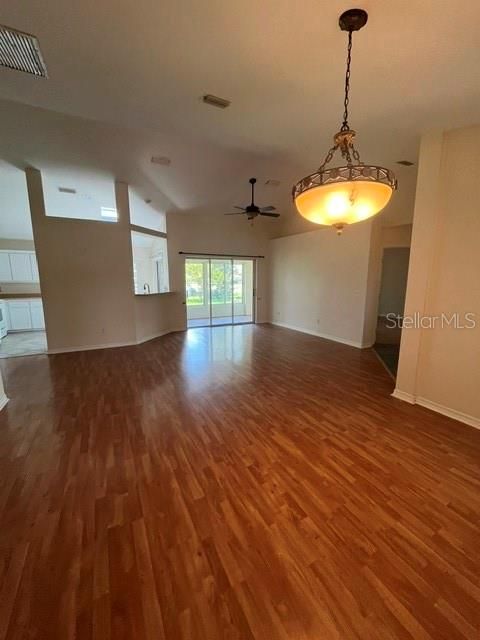 For Rent: $1,900 (3 beds, 2 baths, 1552 Square Feet)