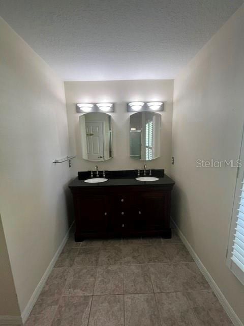 For Rent: $1,900 (3 beds, 2 baths, 1552 Square Feet)