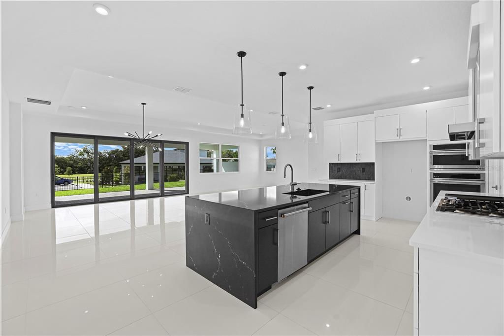 En Venta: $699,990 (3 camas, 3 baños, 2554 Pies cuadrados)