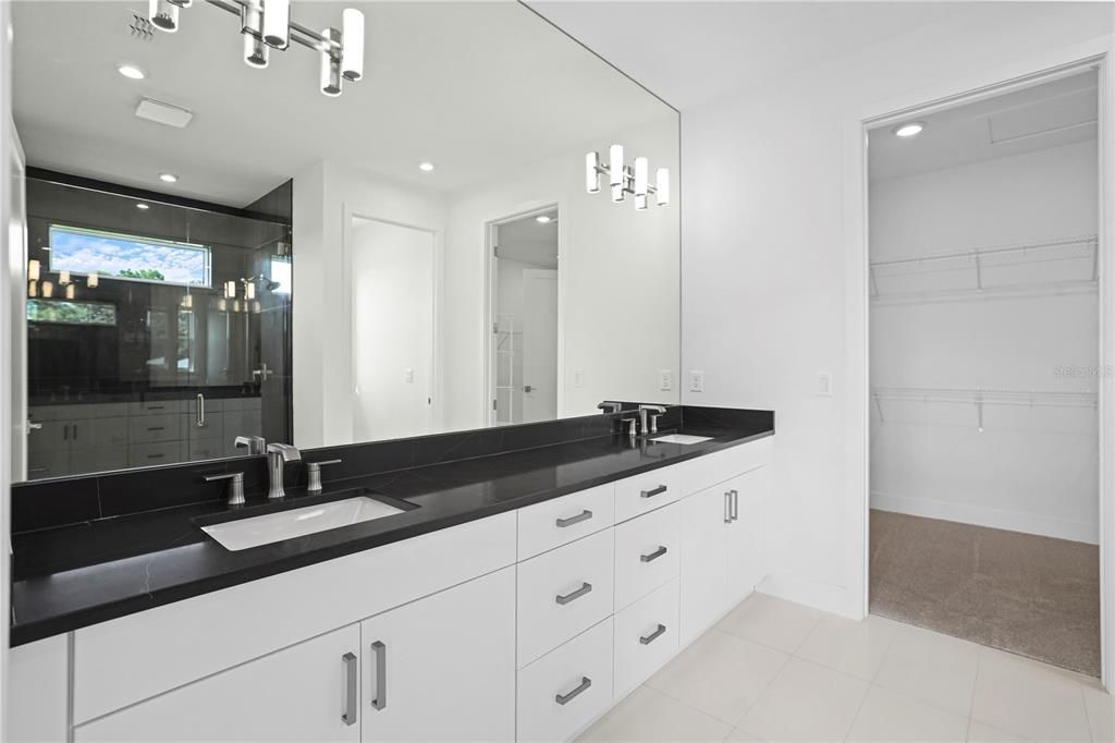En Venta: $699,990 (3 camas, 3 baños, 2554 Pies cuadrados)