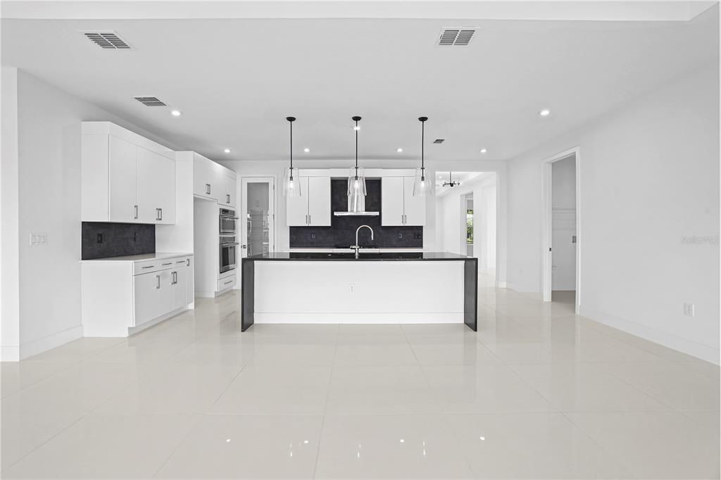 En Venta: $699,990 (3 camas, 3 baños, 2554 Pies cuadrados)