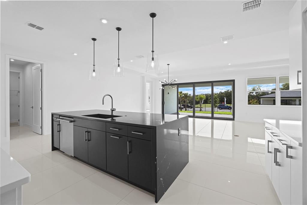 En Venta: $699,990 (3 camas, 3 baños, 2554 Pies cuadrados)