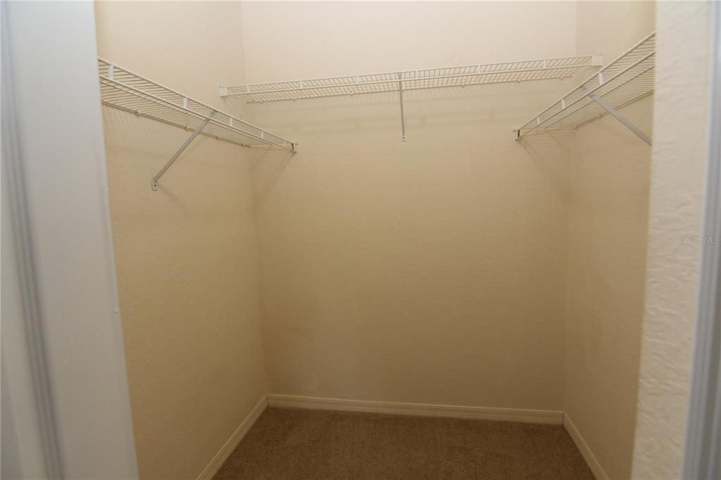 For Rent: $1,250 (1 beds, 1 baths, 713 Square Feet)