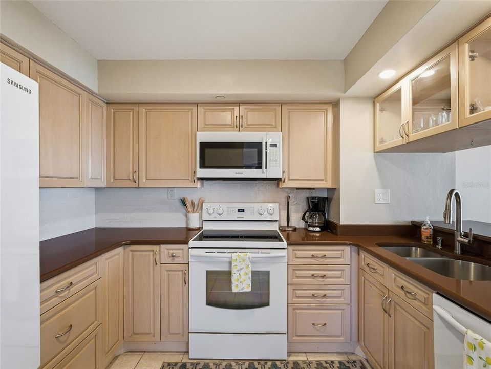 На продажу: $645,000 (2 спален, 2 ванн, 1347 Квадратных фут)