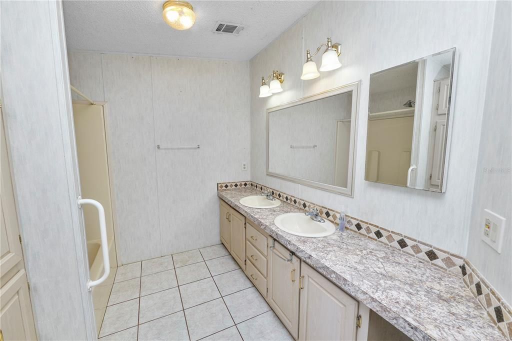 En Venta: $195,000 (3 camas, 2 baños, 1404 Pies cuadrados)