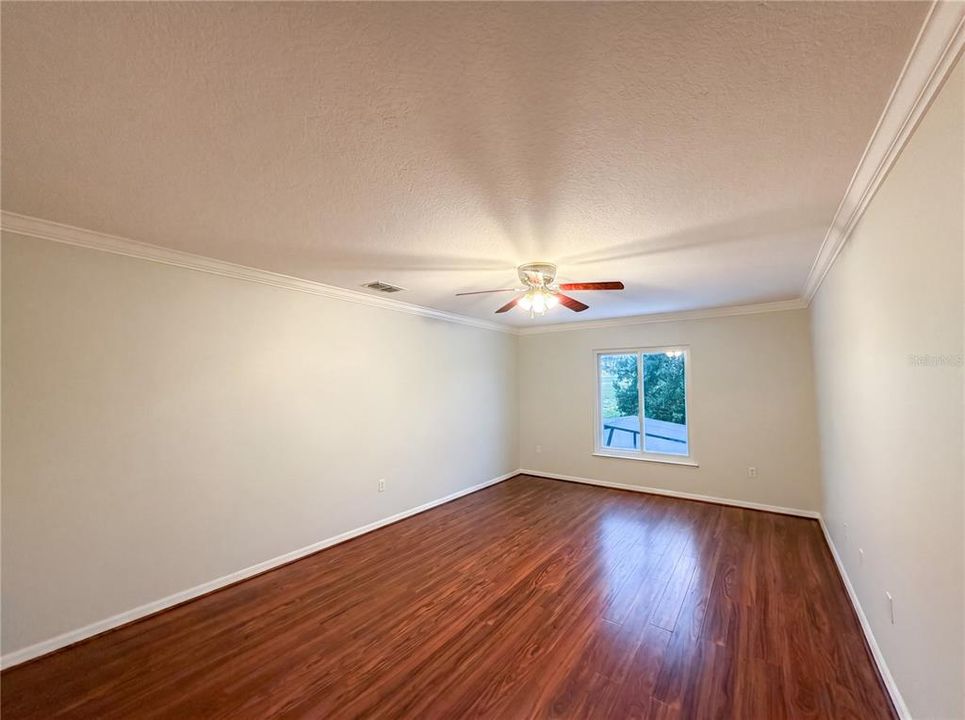 For Sale: $515,000 (6 beds, 4 baths, 3952 Square Feet)