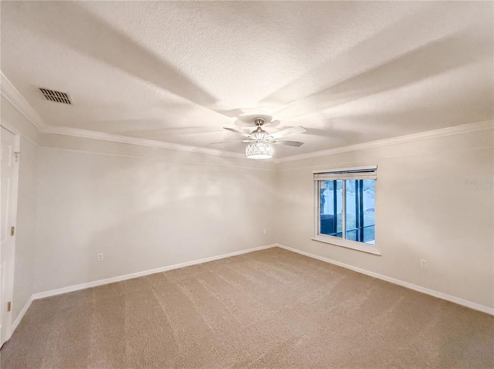 For Sale: $515,000 (6 beds, 4 baths, 3952 Square Feet)
