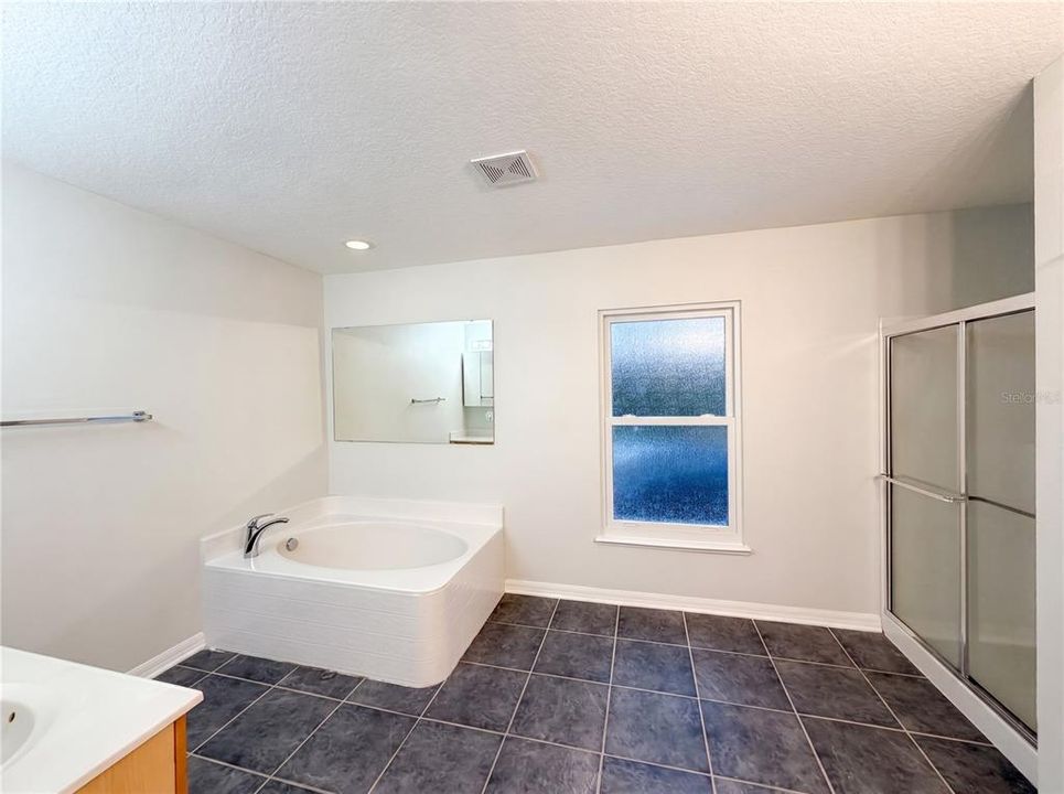 For Sale: $515,000 (6 beds, 4 baths, 3952 Square Feet)