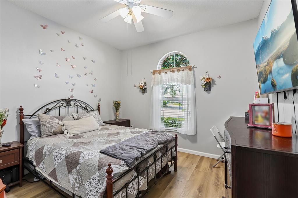 For Sale: $450,000 (4 beds, 2 baths, 2494 Square Feet)