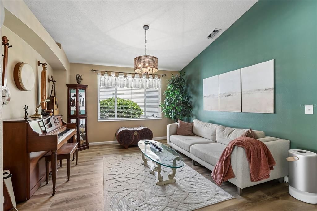 For Sale: $450,000 (4 beds, 2 baths, 2494 Square Feet)