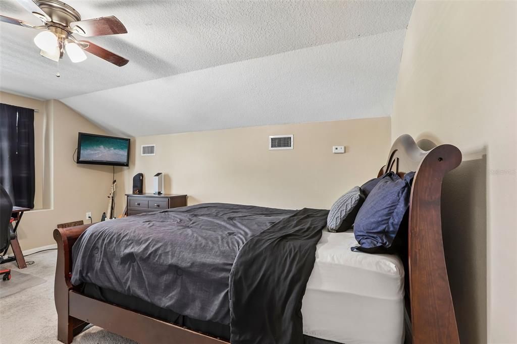 For Sale: $450,000 (4 beds, 2 baths, 2494 Square Feet)