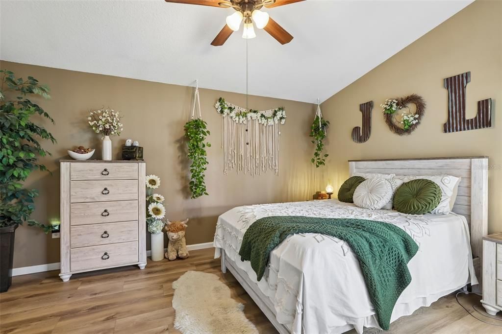 For Sale: $450,000 (4 beds, 2 baths, 2494 Square Feet)
