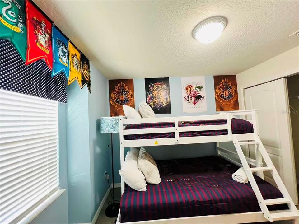 For Sale: $445,000 (5 beds, 4 baths, 2263 Square Feet)