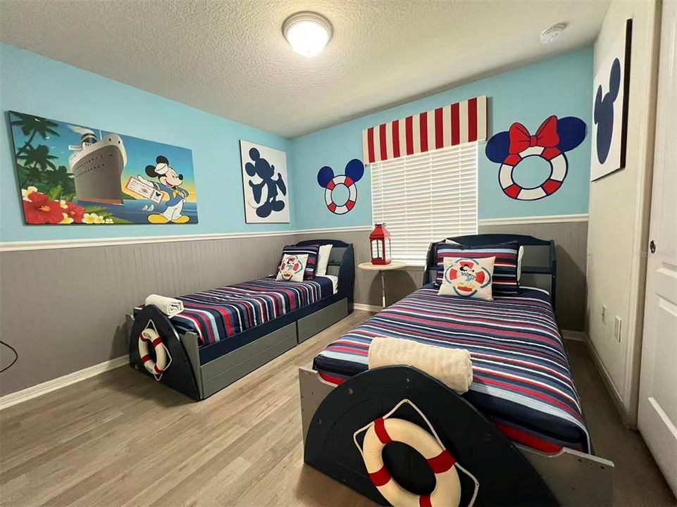 For Sale: $445,000 (5 beds, 4 baths, 2263 Square Feet)
