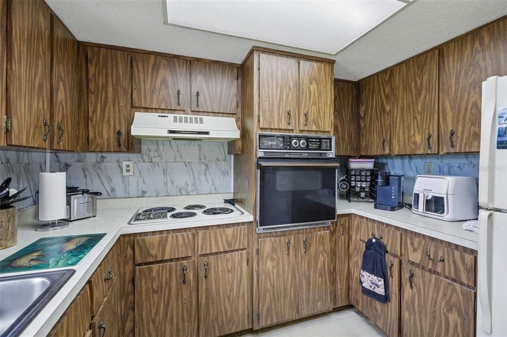 For Sale: $265,000 (2 beds, 2 baths, 1232 Square Feet)