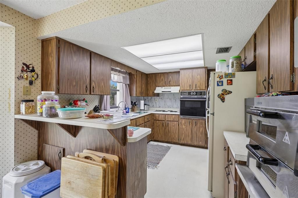 For Sale: $265,000 (2 beds, 2 baths, 1232 Square Feet)