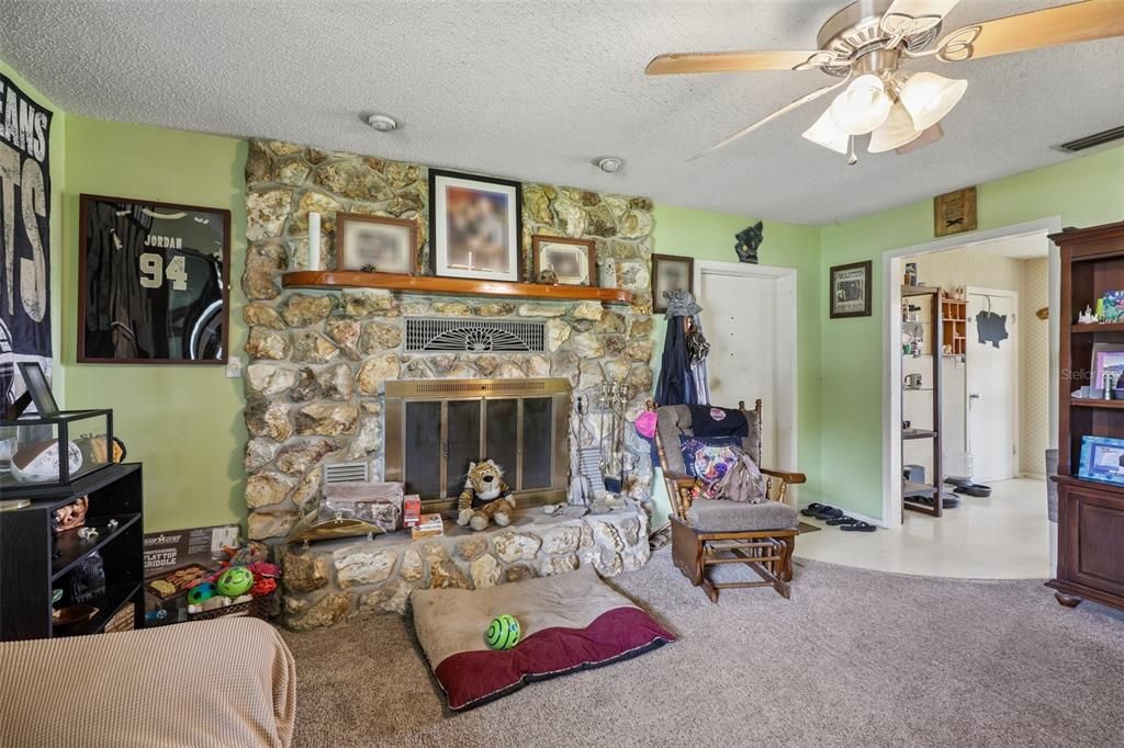 For Sale: $265,000 (2 beds, 2 baths, 1232 Square Feet)