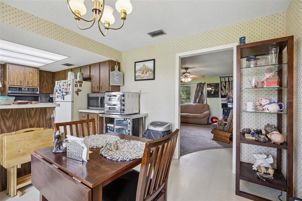 For Sale: $265,000 (2 beds, 2 baths, 1232 Square Feet)