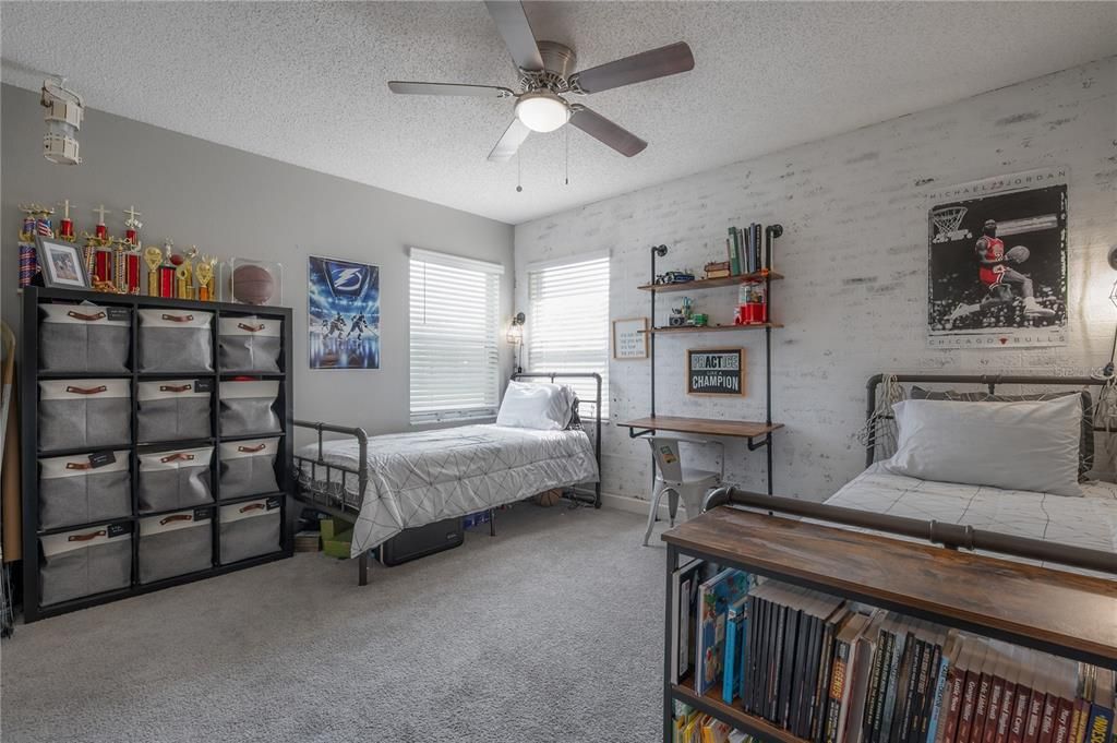 For Sale: $285,000 (3 beds, 2 baths, 1442 Square Feet)