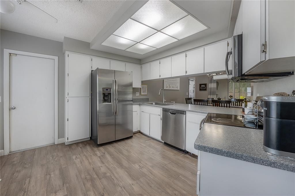 For Sale: $285,000 (3 beds, 2 baths, 1442 Square Feet)