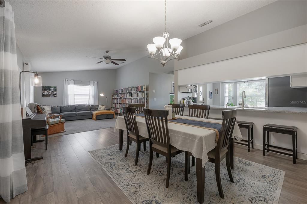 For Sale: $285,000 (3 beds, 2 baths, 1442 Square Feet)