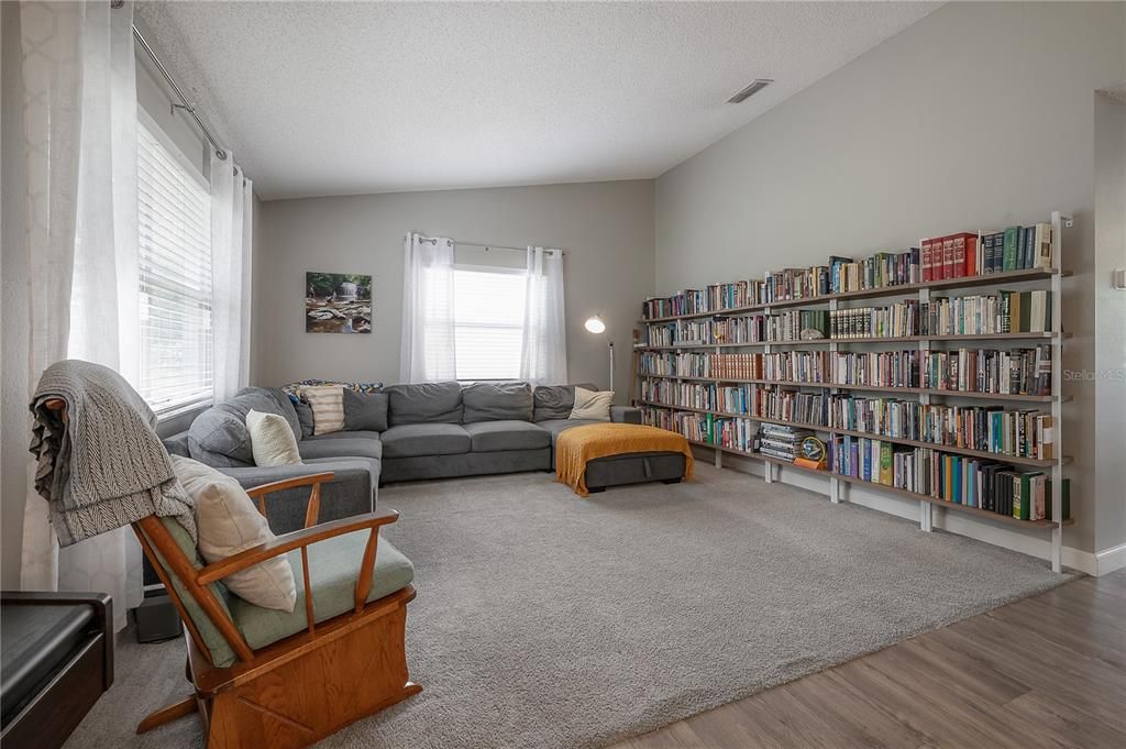 For Sale: $285,000 (3 beds, 2 baths, 1442 Square Feet)